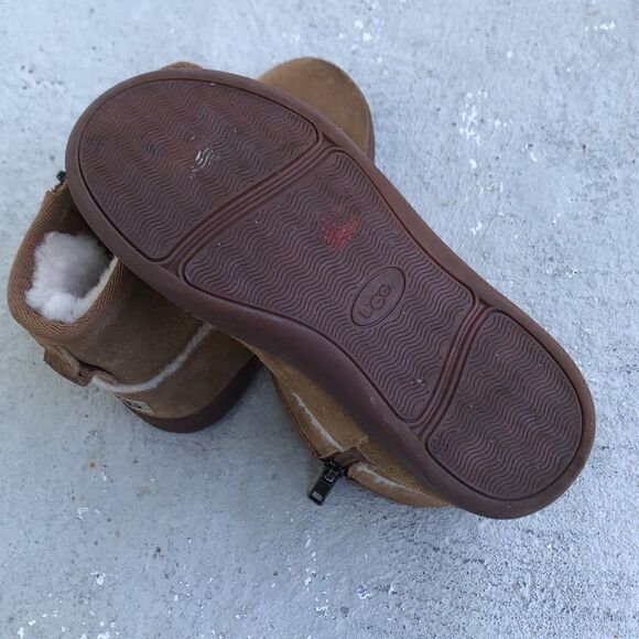 Uggs   - Picture 5 of 8